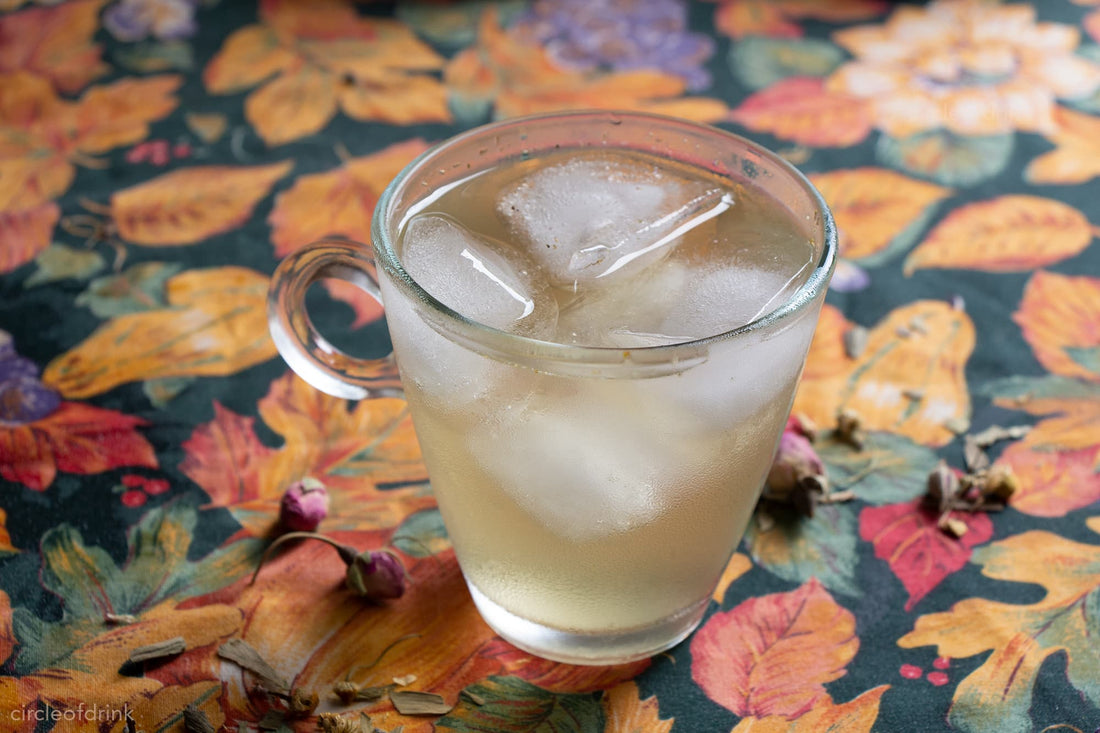 cold yerba mate in glass - by circleofdrink