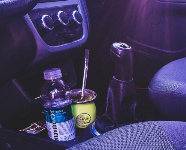 Drinking yerba mate tea while driving